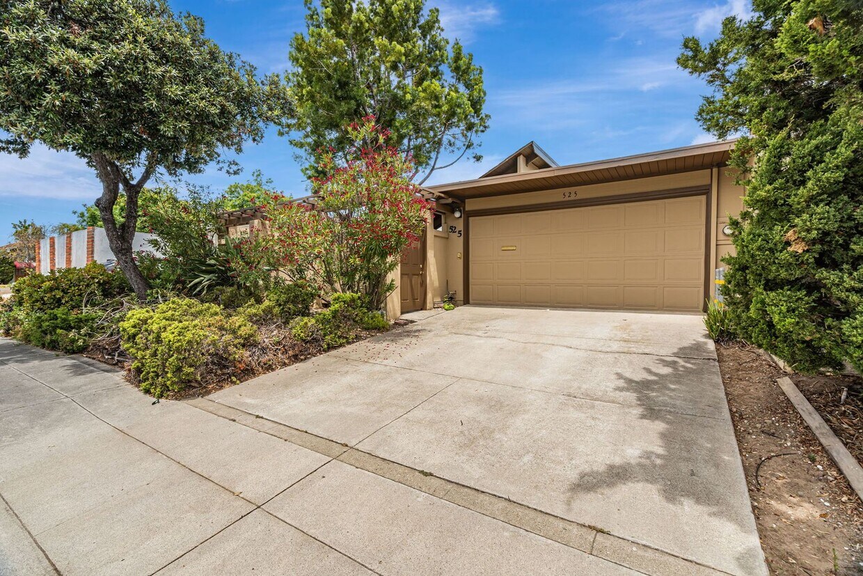 Primary Photo - 2 Bedroom, 2 Bath Home with Bonus Room