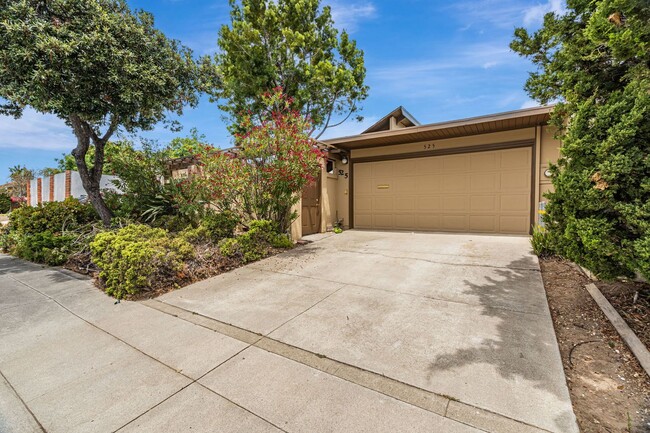 2 Bedroom, 2 Bath Home with Bonus Room - 2 Bedroom, 2 Bath Home with Bonus Room