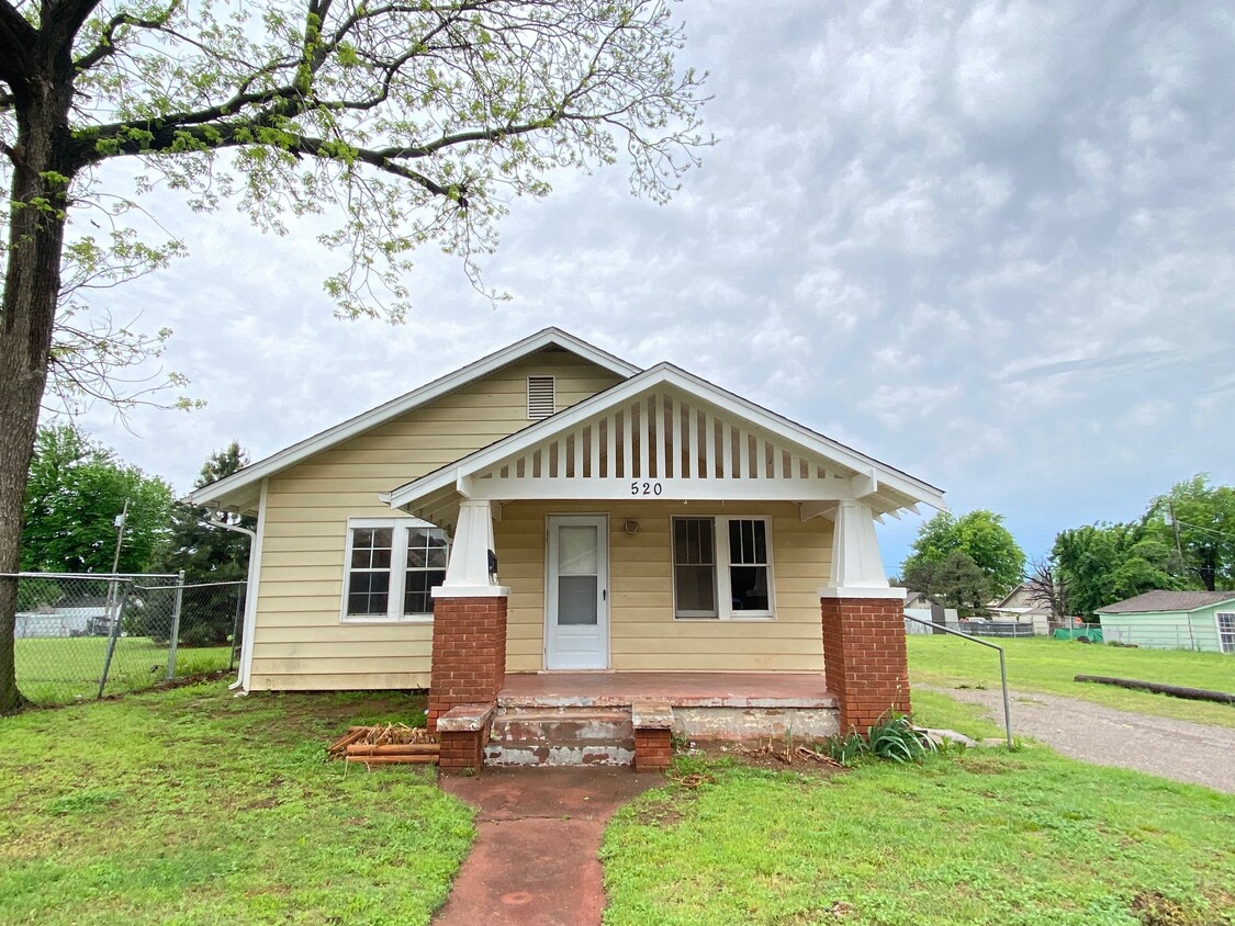 Primary Photo - 520 SE 32nd St