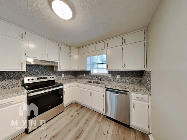 Foto del edificio - 208 Oak Cir N