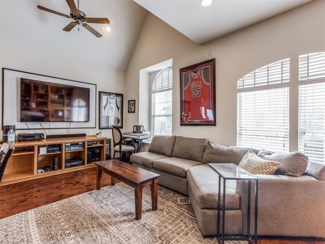 Building Photo - 5735 Richmond Ave