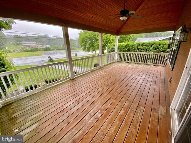 Building Photo - 2 bedroom in Robesonia PA 19551