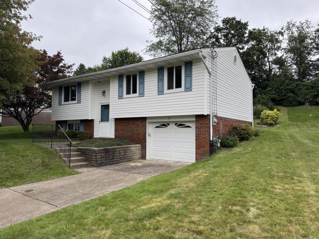 Primary Photo - 111 Treeview Dr