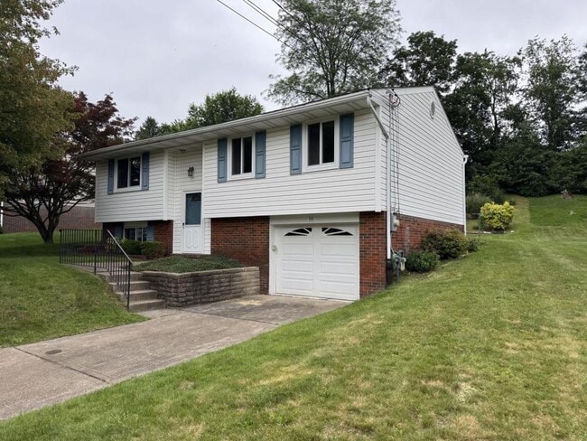 Building Photo - 111 Treeview Dr