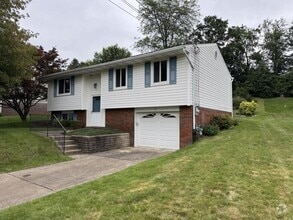 Building Photo - 111 Treeview Dr
