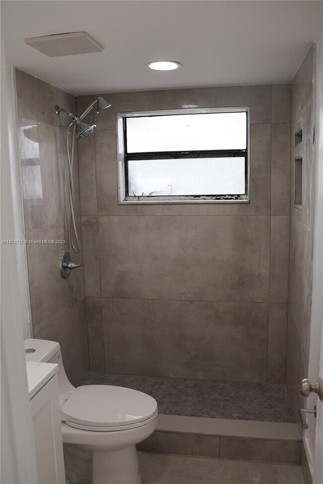 Foto del edificio - 2550 W 67th Pl