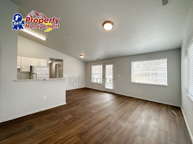 Building Photo - 3148 N Esquire Dr