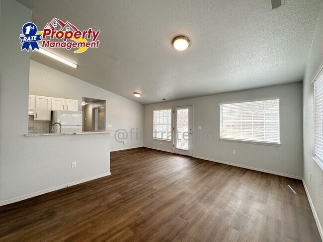 Foto del edificio - 3174 N Esquire Dr