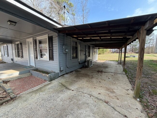 Building Photo - 2 Bedrooms- 1 Bathroom- House in West Rome!