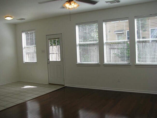 Foto del edificio - 74 Blue Creek Ct