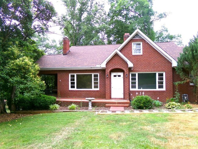 Building Photo - 1631 Maple Ave