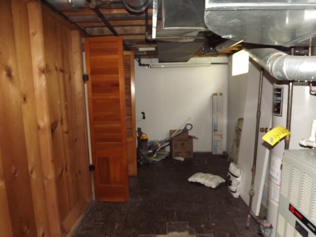 Building Photo - Cape Cod Move In Ready!