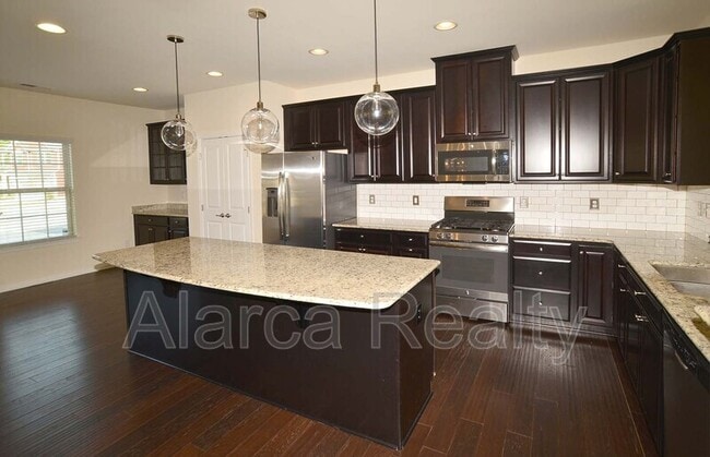 Building Photo - 1737 Evergreen Dr