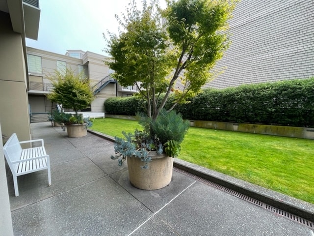 Building Photo - 1388 Gough St