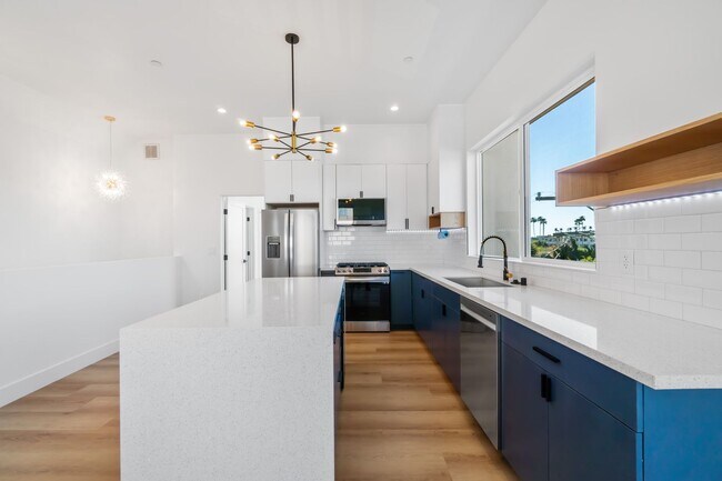 Building Photo - Brand New! $1000 April move in credit!! Br...