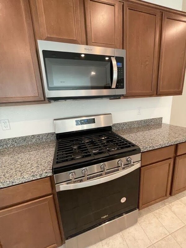 Foto del edificio - 6077 Castle Gardens Ave