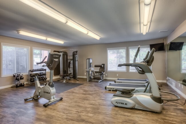 Building Photo - Oak Hill Apartments