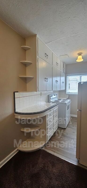 Building Photo - 676 Memorial Dr