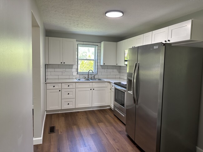 Kitchen - 202 Greenwood Ave