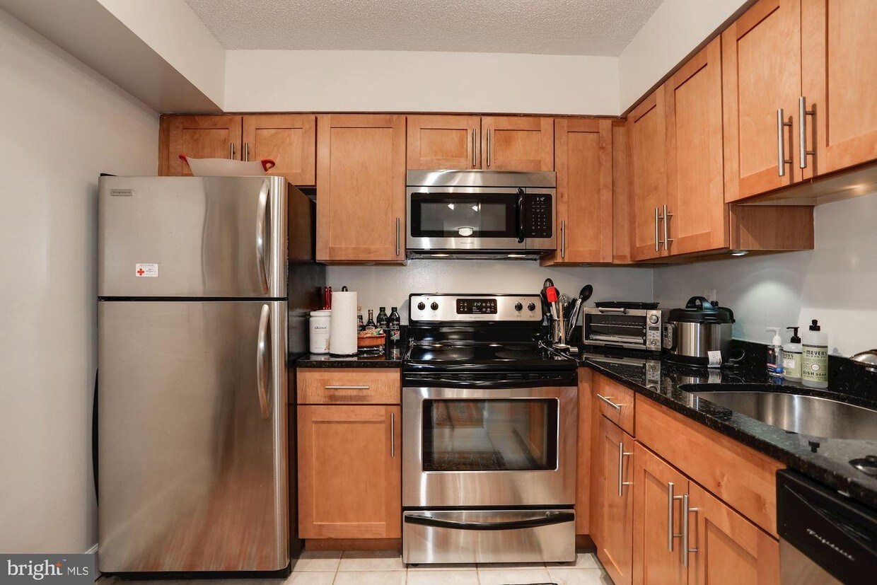 Primary Photo - 3401-3420 38th St NW