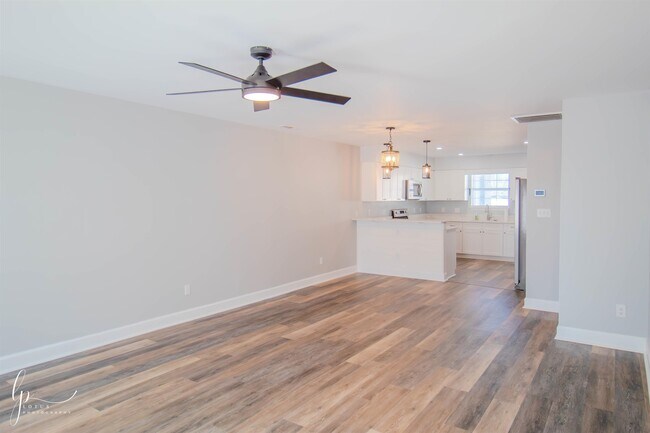 Foto del edificio - 4271 Park Way Ln