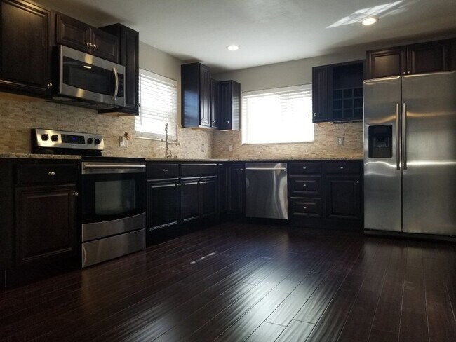 Building Photo - 2 BED 1 BATH HOME IN SHASTA LAKE