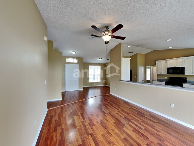 Foto del edificio - 15628 Greater Groves Blvd