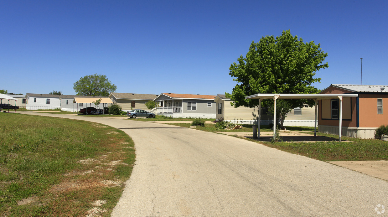 Building Photo - Horseshoe Village