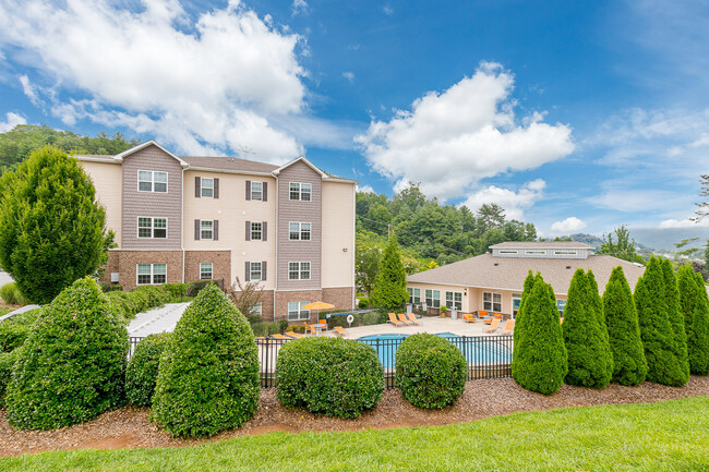 Building Photo - Summit at Cullowhee