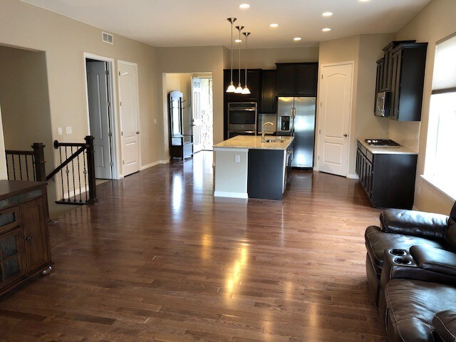 Building Photo - 2067 Vineyard Dr