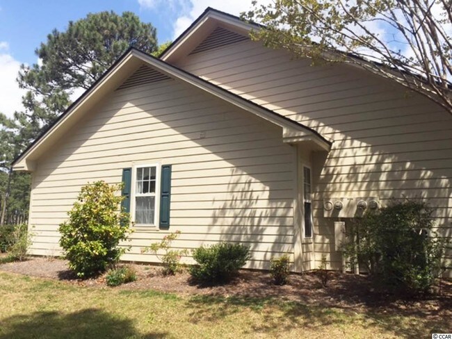 Building Photo - 1777 Club Cir