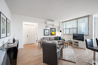 1BR, 1BA - 680SF - Living Room - 18 Brownlow