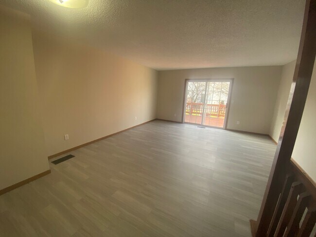 Foto del edificio - 175 MacEnroe Dr