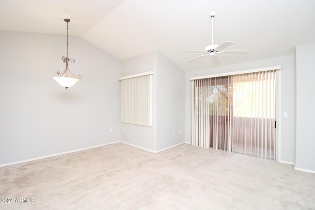 Foto del edificio - 1445 E Broadway Rd
