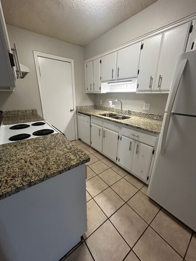 Kitchen - 103 Thornwell Ct