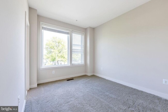 Foto del edificio - 16608 Crabbs Branch Way
