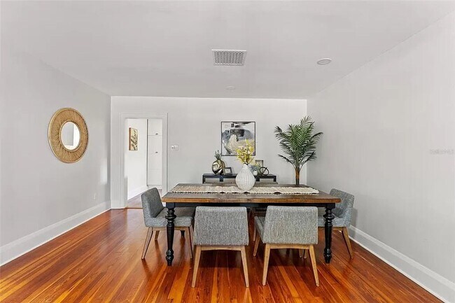 Foto del edificio - Heights updated bungalow - price reduced!