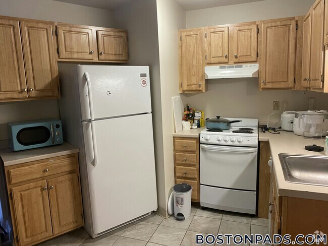 Building Photo - 1126 Boylston St