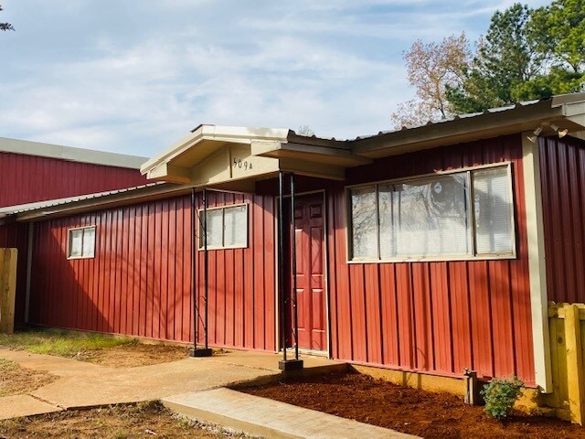 Building Photo - 509 Plantation St