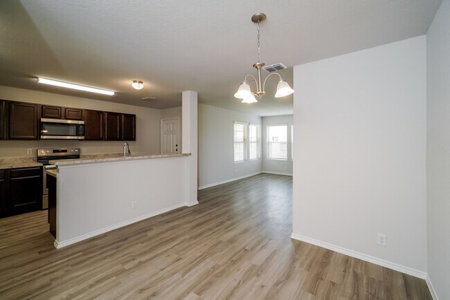 Building Photo - 25106 Diamond Ranch Dr