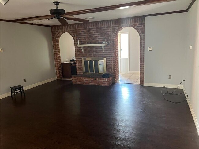Foto del edificio - 7250 Shady Arbor Ln