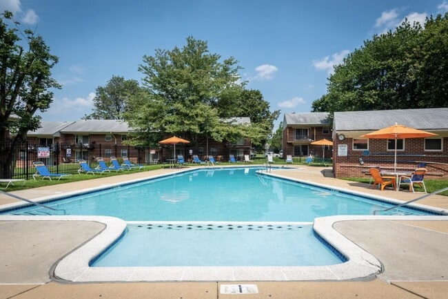 Building Photo - Spring Manor