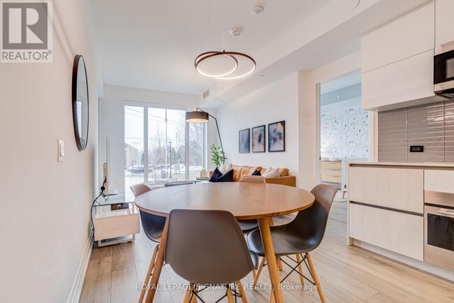 Building Photo - 21 Park St E