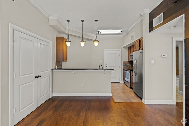 1BR, 1BA - 677 SQFT - Living Area - Square 9 Apartments