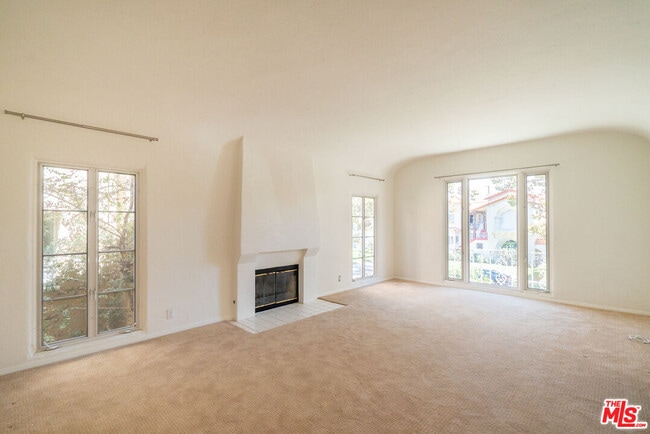 Building Photo - 441 S Bedford Dr