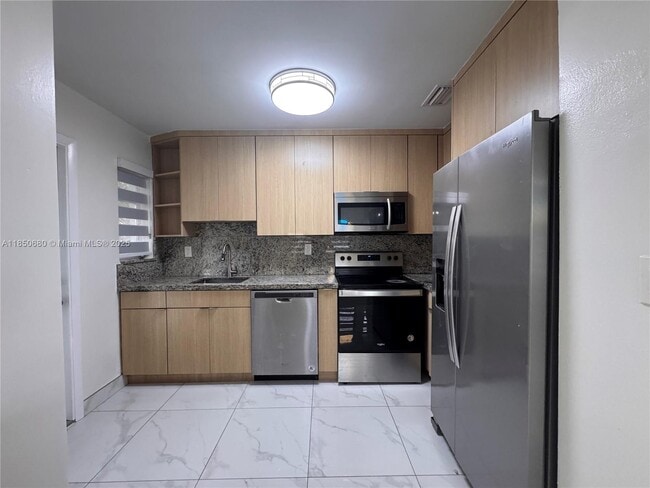 Foto del edificio - 7135 SW 22nd St