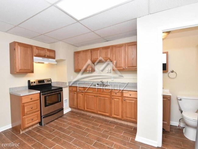 Building Photo - 3 br, 1.5 bath Apartment - 3009 Erdman Avenue