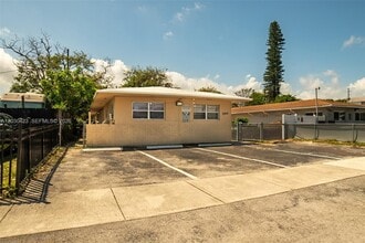 Building Photo - 15940 NE 19th Ct