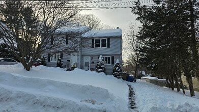 Building Photo - 32 Morrison St