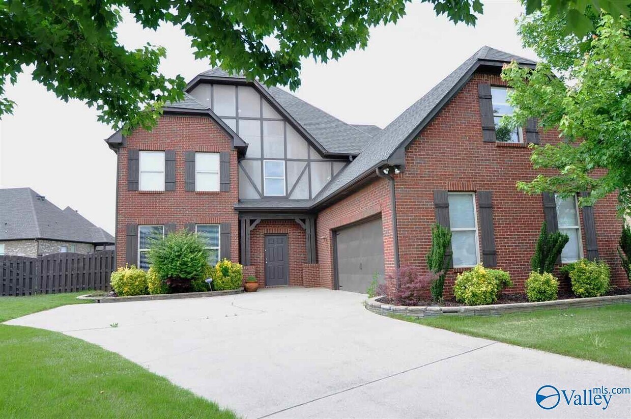 Primary Photo - 102 Arbor Hill Ln SW